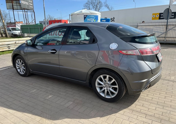 Honda Civic cena 25800 przebieg: 175000, rok produkcji 2011 z Żukowo małe 11